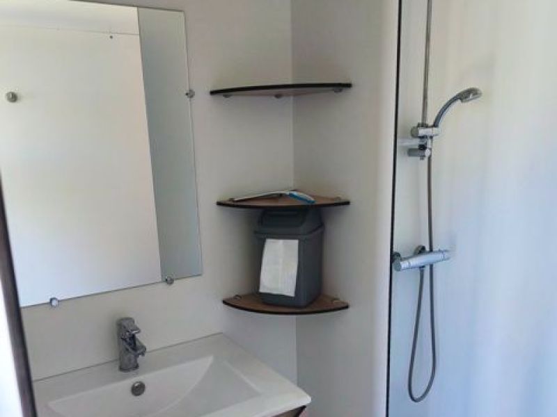 Emplacement avec sanitaire et cuisine camping 4 étoiles
